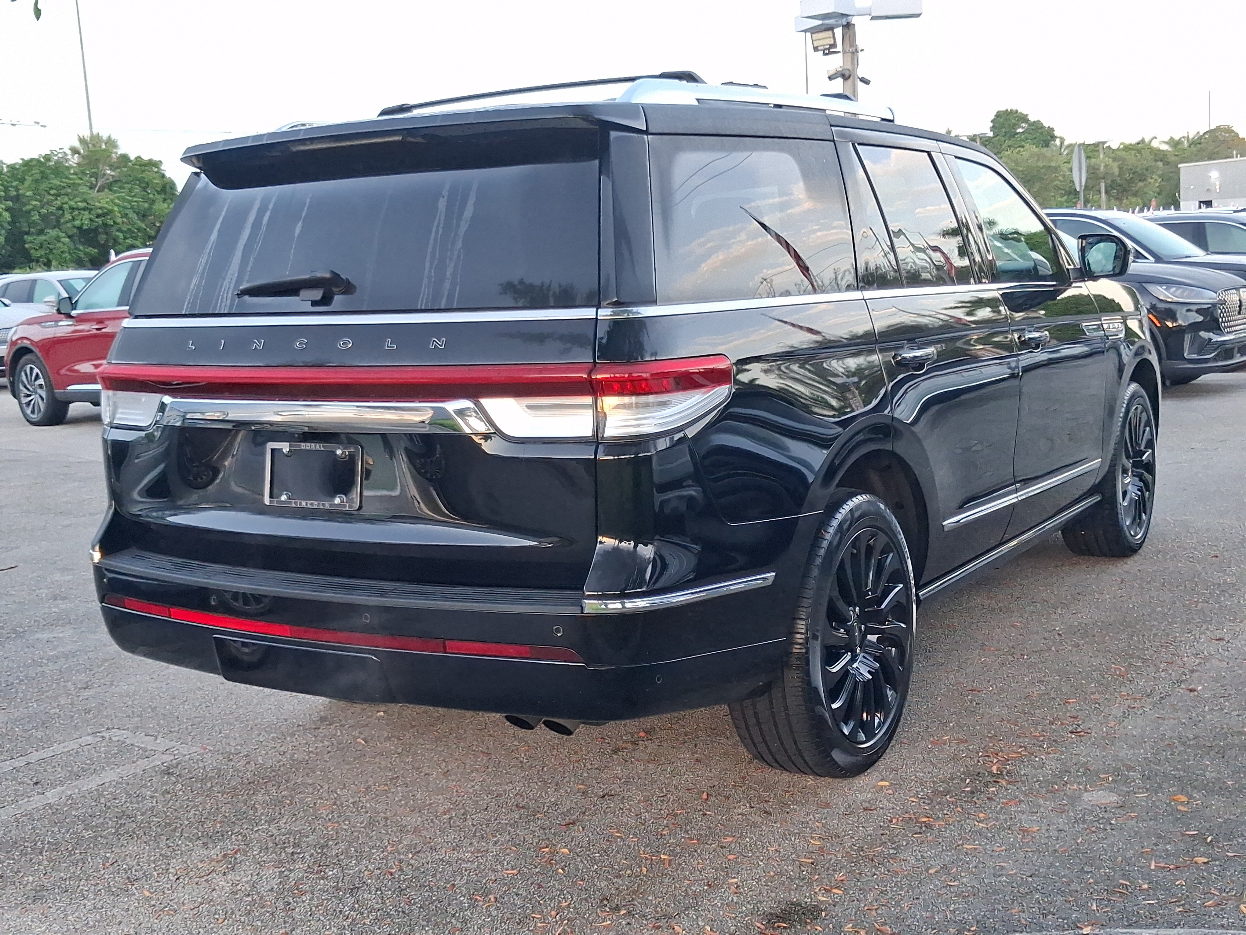 Certified 2023 Lincoln Navigator Black Label AWD/4WD image 4
