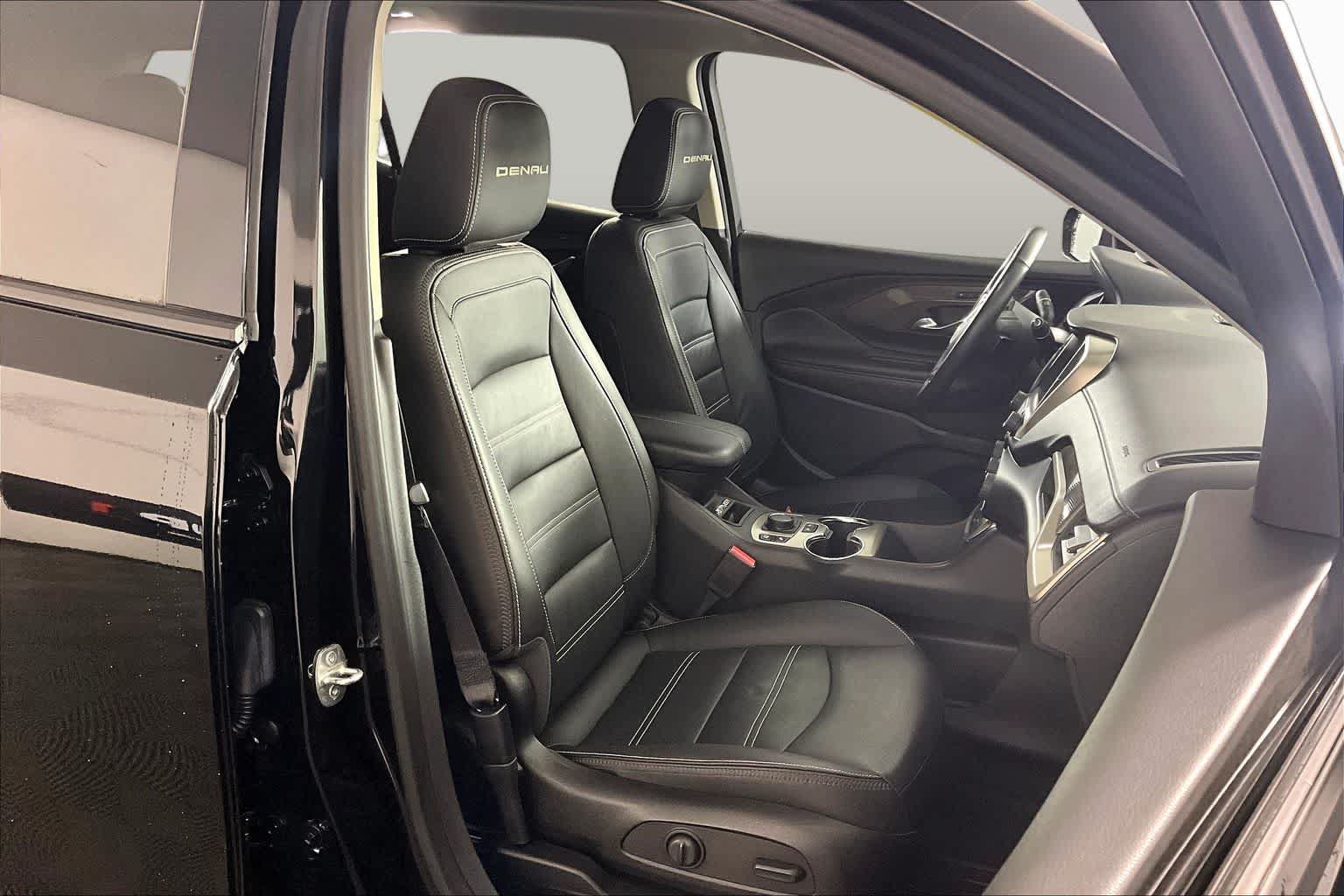 Used 2023 GMC Terrain Denali w/ Black Diamond Edition AWD/4WD image 9