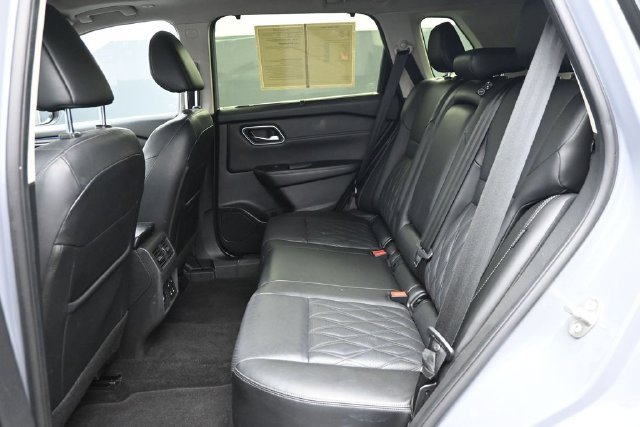 Used 2024 Nissan Rogue Platinum FWD image 9
