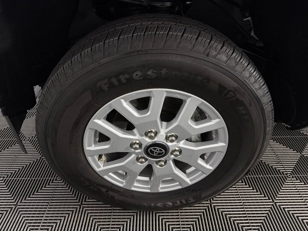 Used 2025 Toyota Tacoma SR5 AWD/4WD image 11