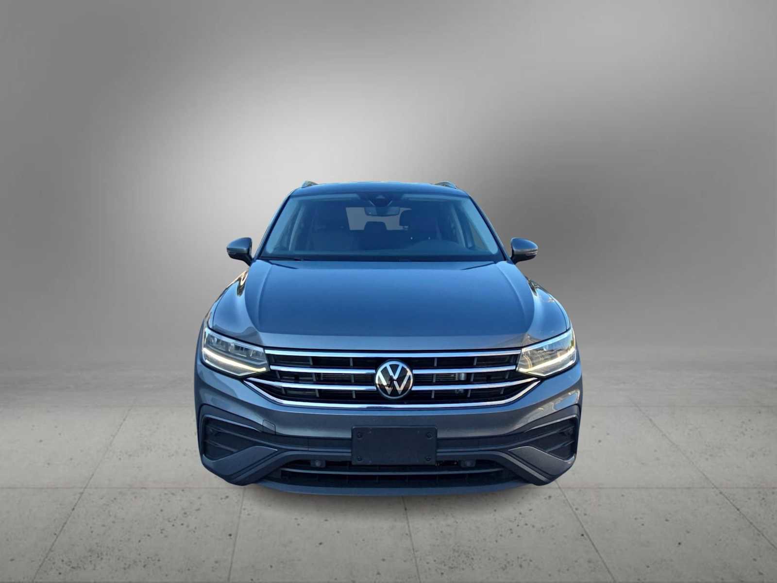 Used 2024 Volkswagen Tiguan SE image 3