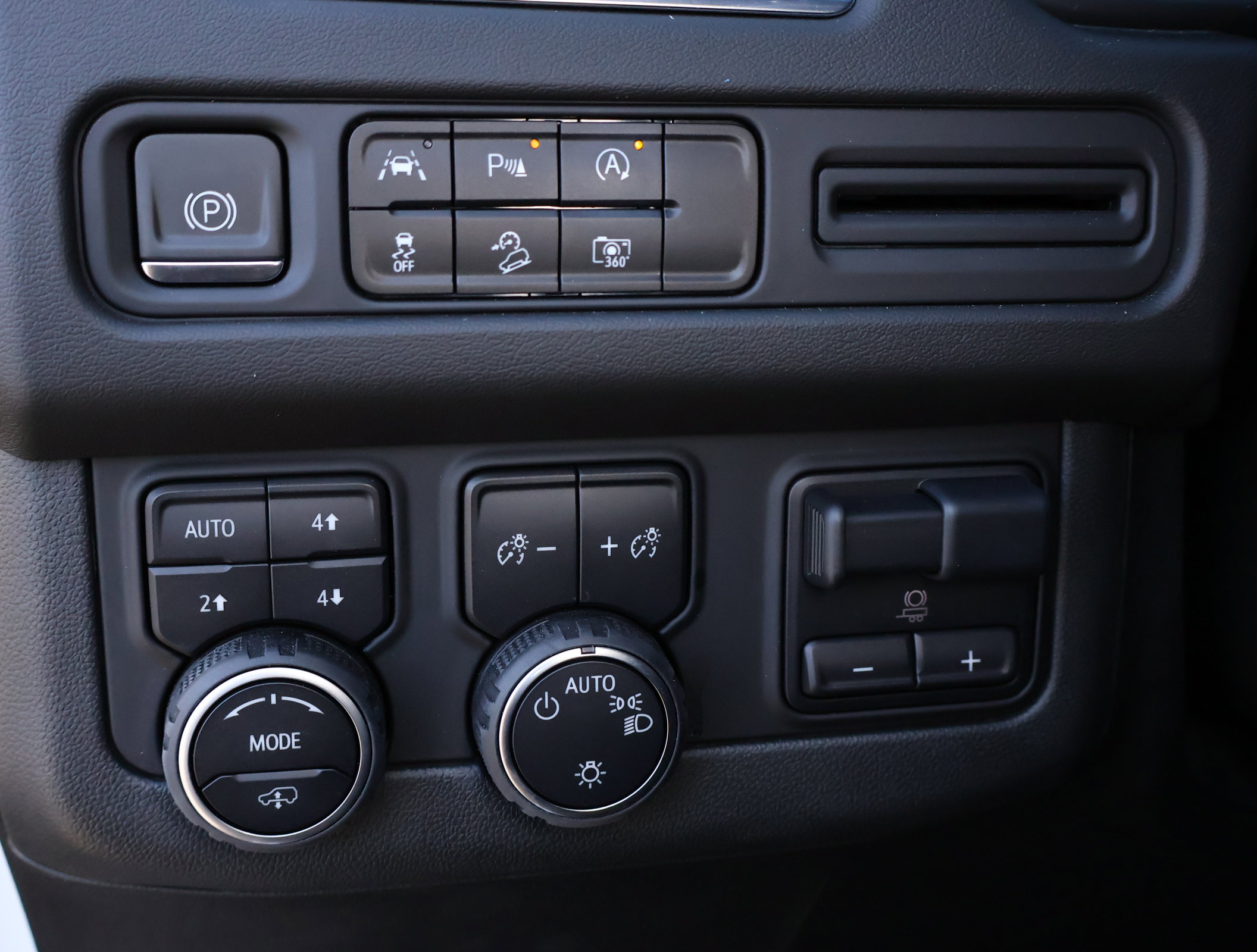 Certified 2023 Chevrolet Tahoe Z71 w/ Z71 Off-Road Package image 13