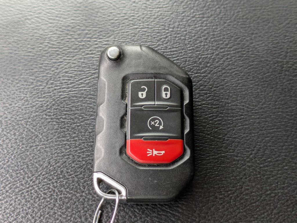 Used 2022 Jeep Wrangler Unlimited Sahara w/ Cold Weather Group image 30