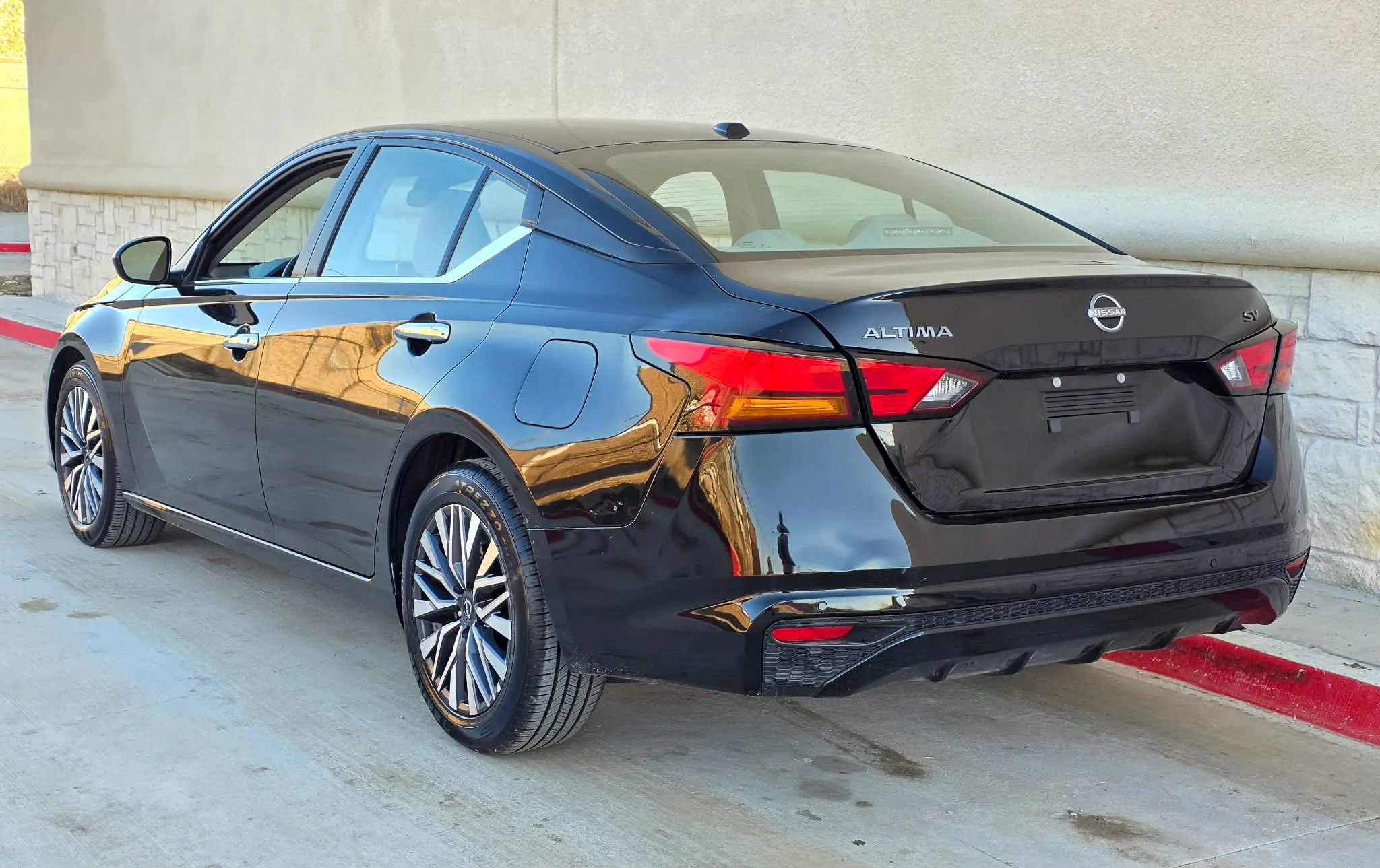 Used 2025 Nissan Altima 2.5 SV image 5