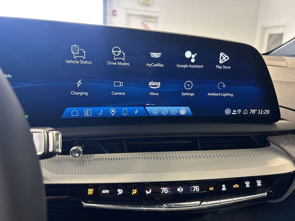 New 2025 Cadillac Optiq Luxury 1 w/ LPO, ONYX Package image 17