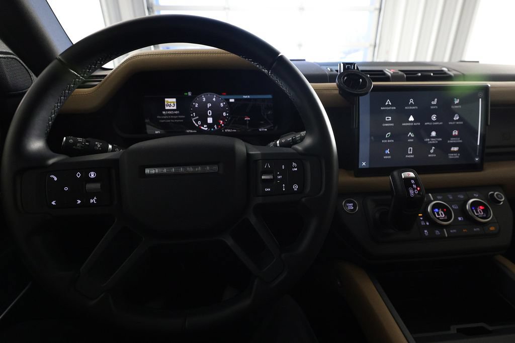 Used 2025 Land Rover Defender 110 S AWD/4WD image 18