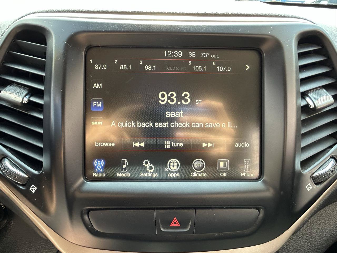 Used 2017 Jeep Cherokee Latitude FWD image 22