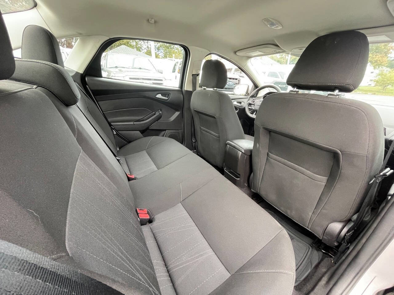 Used 2017 Ford Focus SE image 25