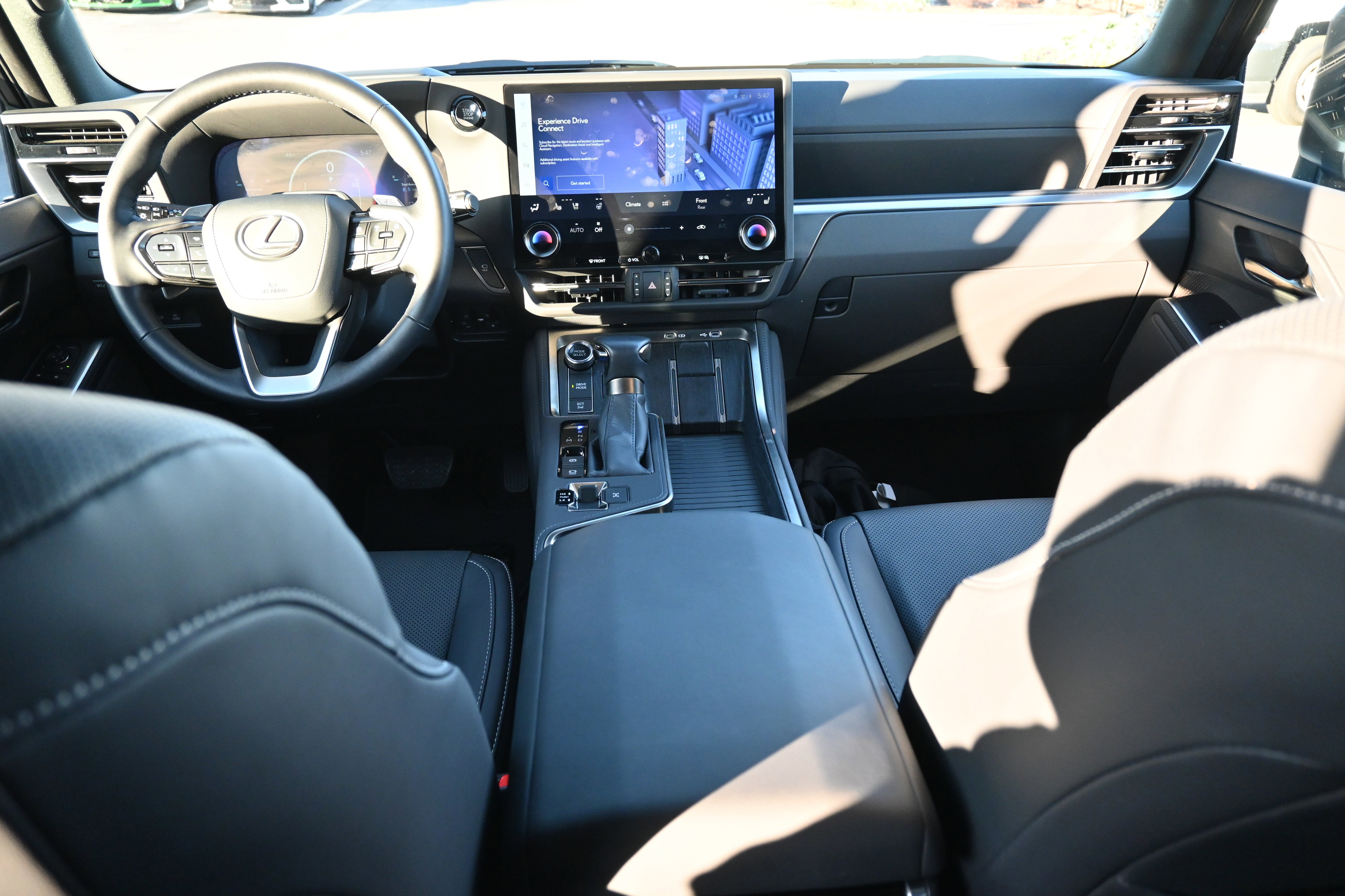 Used 2024 Lexus GX 550 image 3