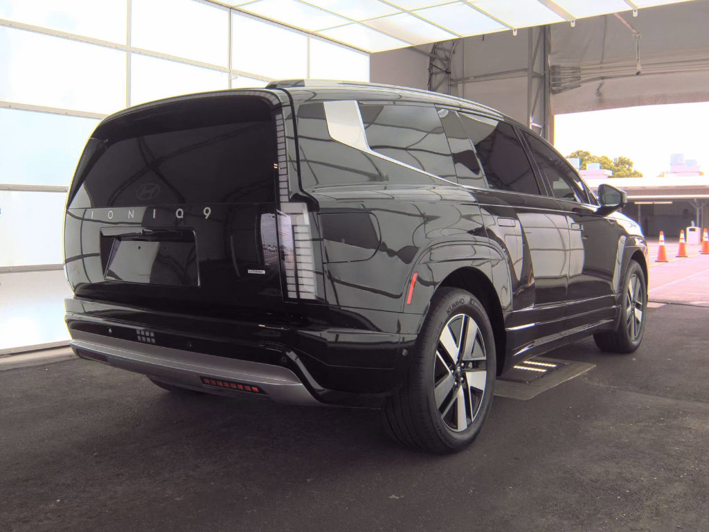 Used 2026 Hyundai Ioniq 9 SEL image 3