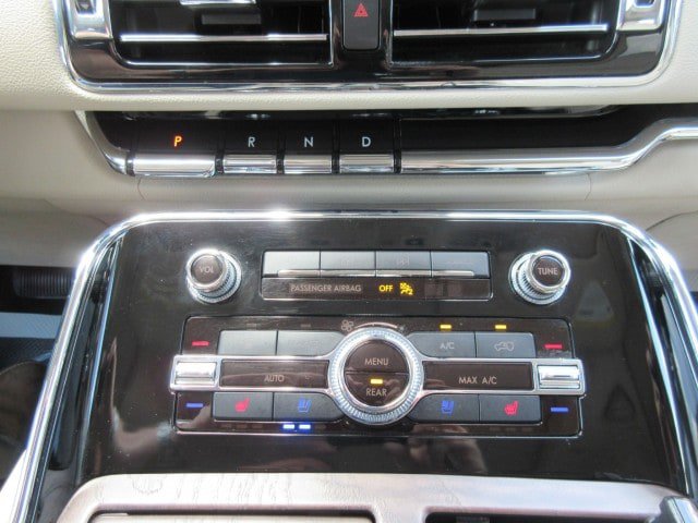 Used 2021 Lincoln Navigator Reserve w/ Luxury Package AWD/4WD image 26