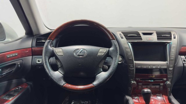 Used 2007 Lexus LS 460 RWD image 19