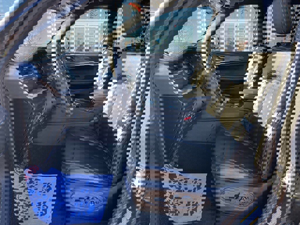 Used 2025 Jeep Grand Cherokee Limited image 3