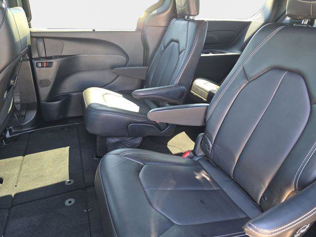 Used 2025 Chrysler Pacifica Select FWD image 18