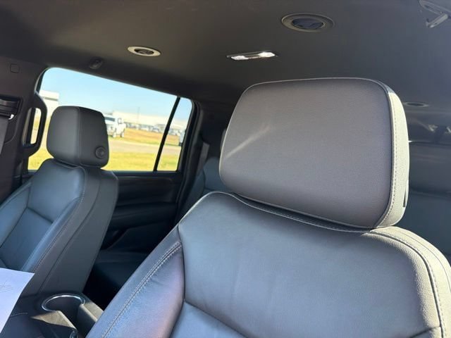 Used 2021 Chevrolet Suburban LT RWD image 14