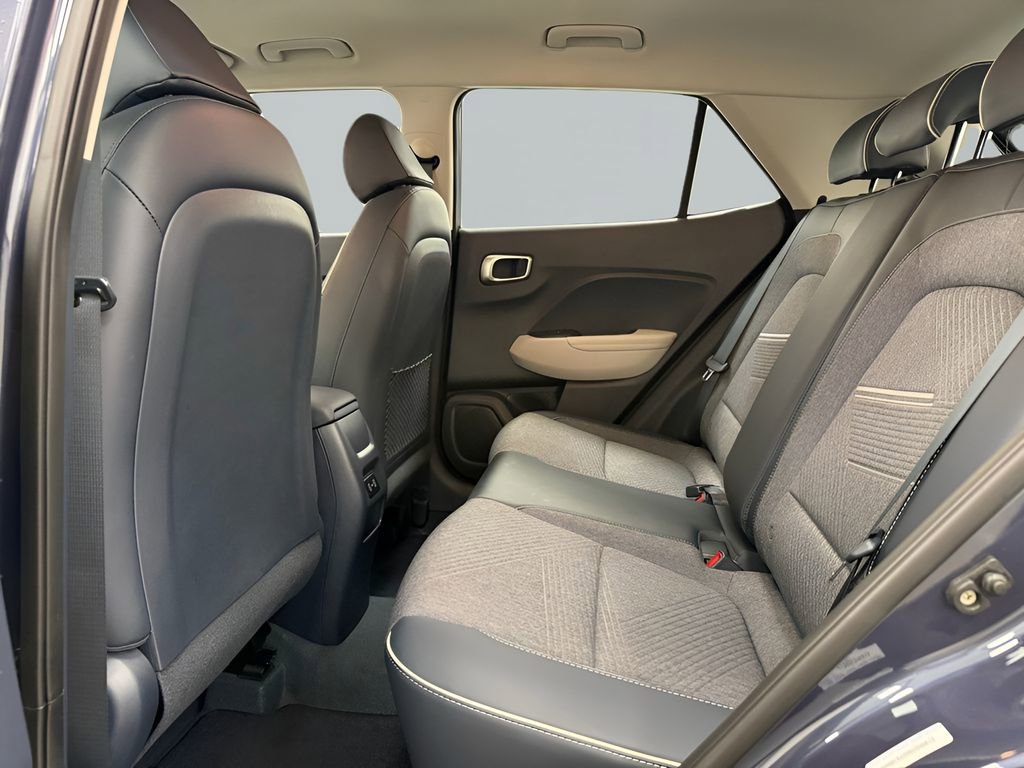 Used 2025 Hyundai Venue Limited FWD image 13