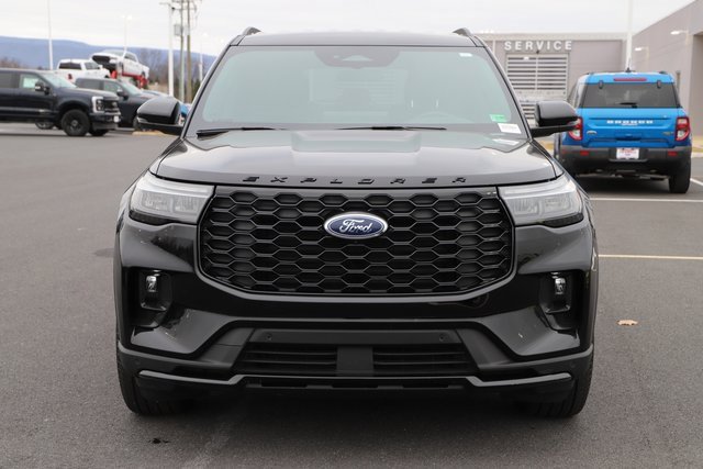 Used 2025 Ford Explorer ST-Line w/ ST-Line Street Pack image 7