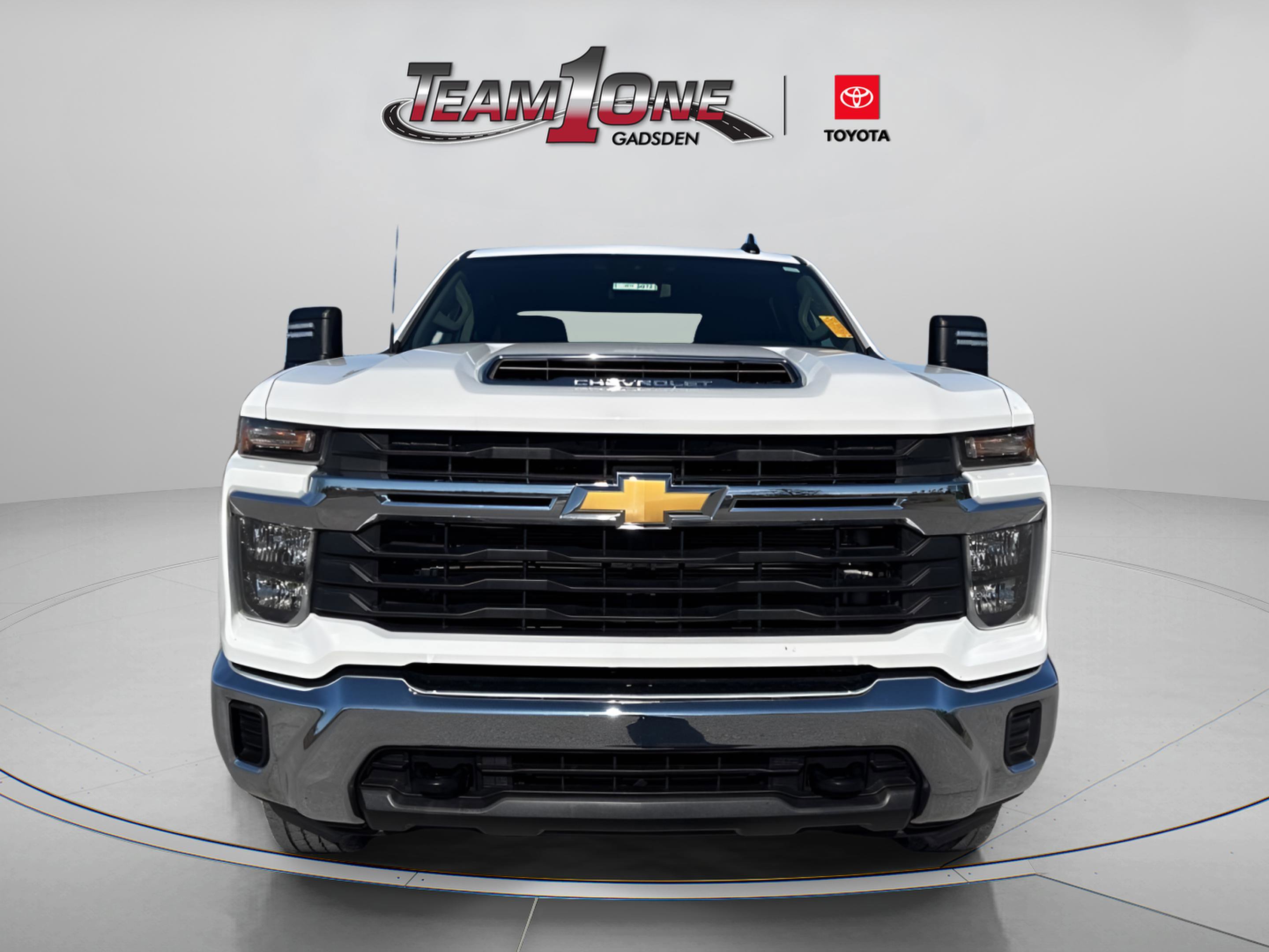 Used 2024 Chevrolet Silverado 2500 LT image 2