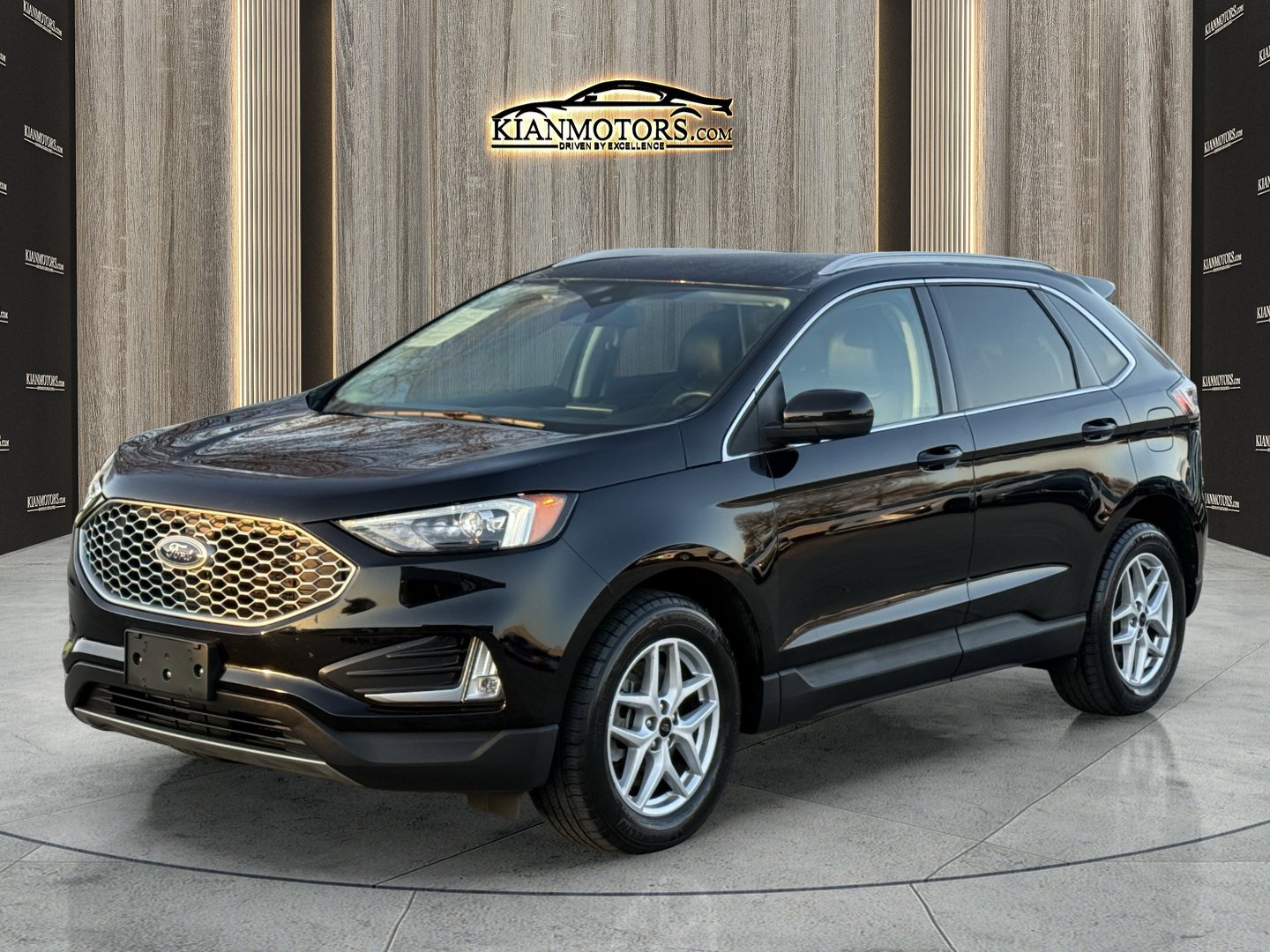 Used 2023 Ford Edge SEL w/ Convenience Package AWD/4WD image 3
