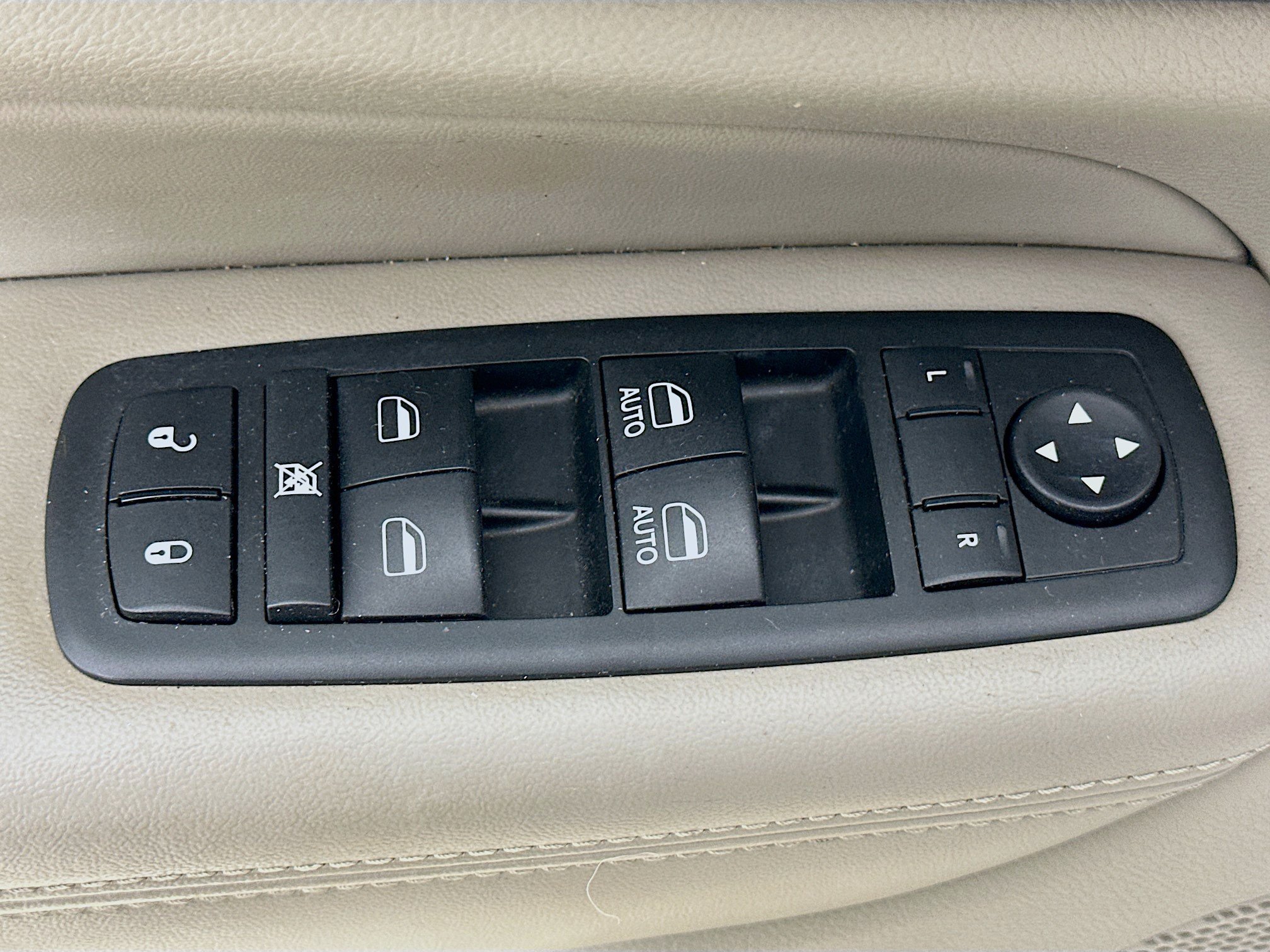 Used 2011 Jeep Grand Cherokee Laredo AWD/4WD image 20