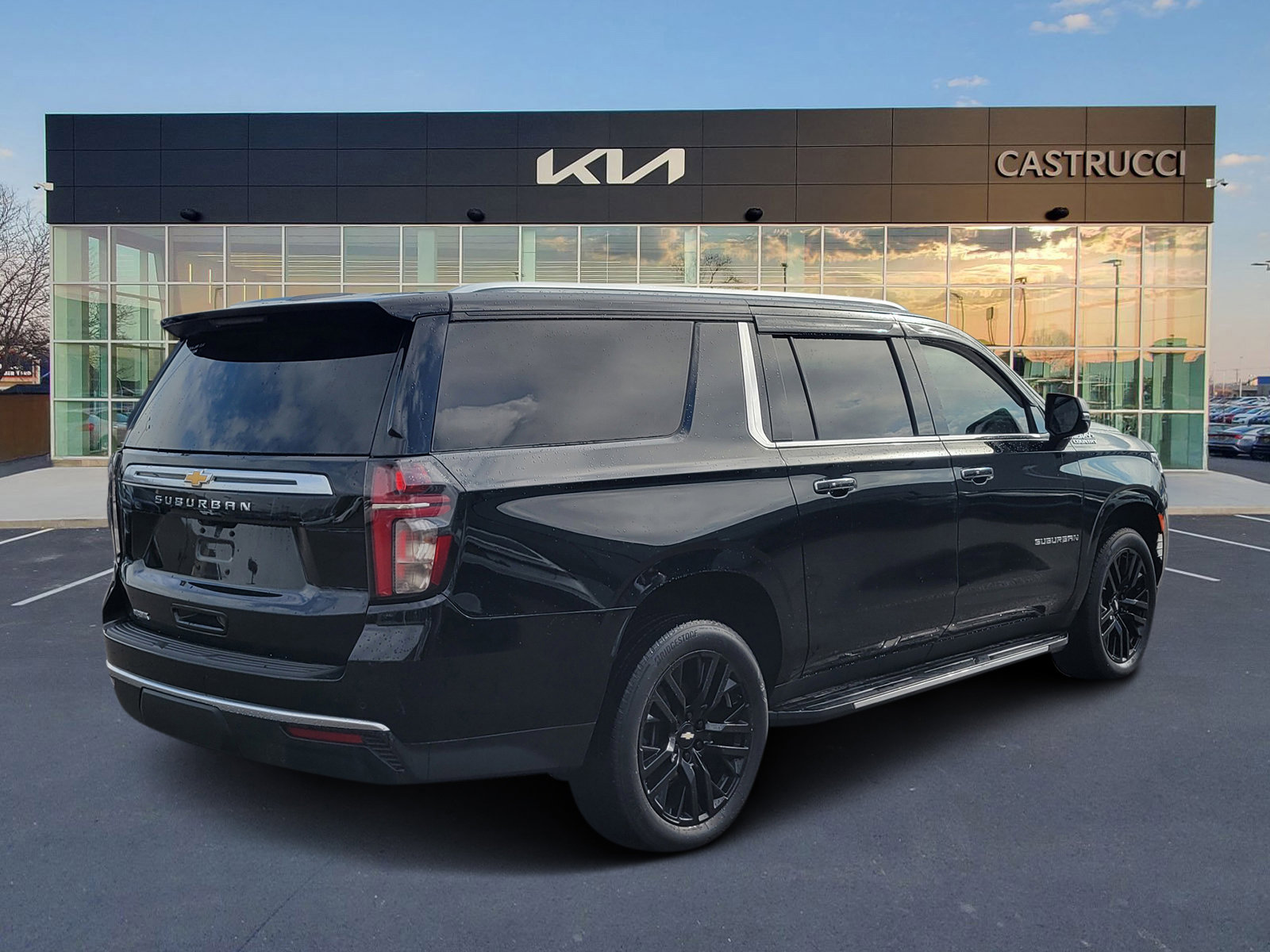 Used 2023 Chevrolet Suburban High Country image 4