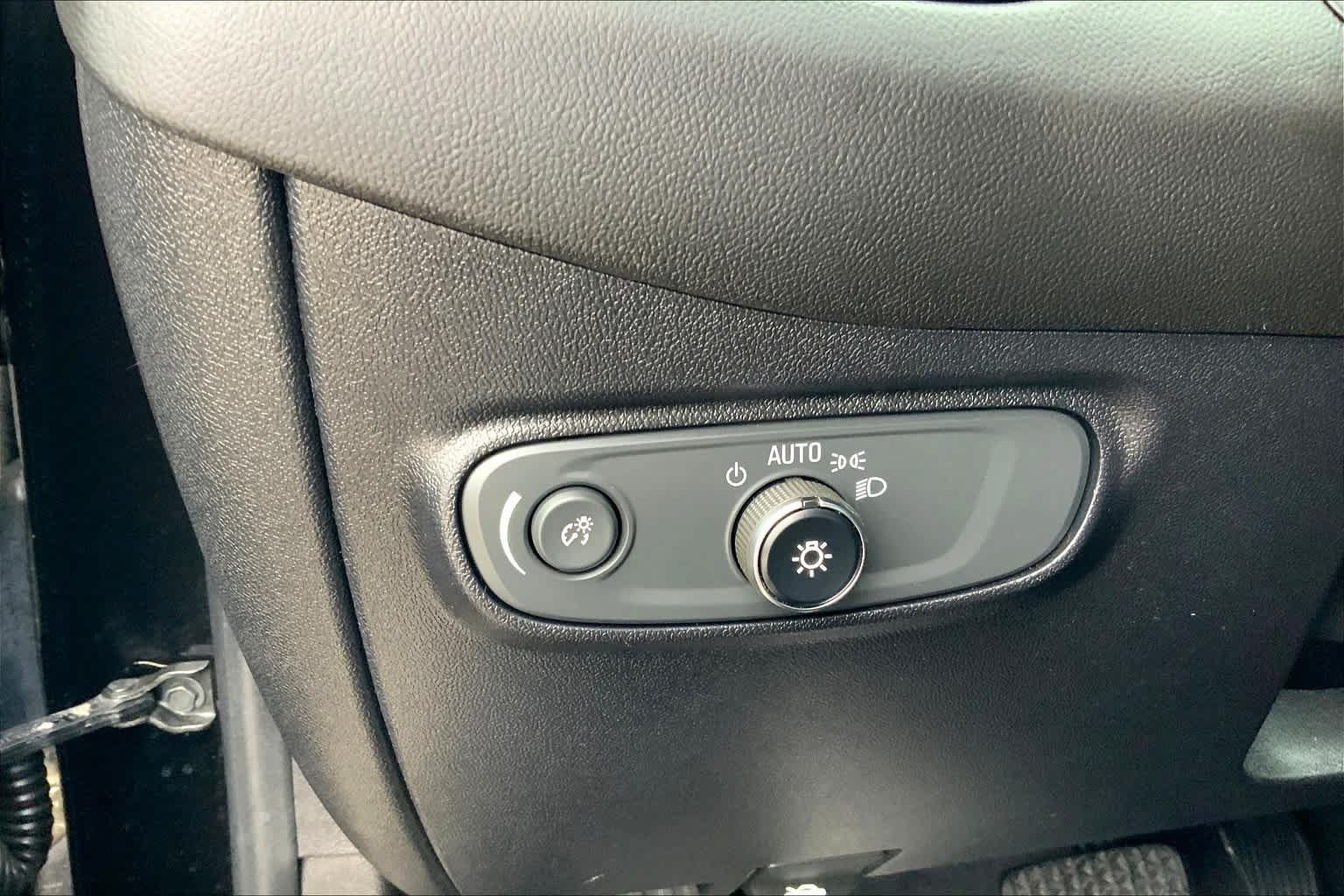 Used 2019 Chevrolet Equinox LT w/ Driver Convenience Package FWD image 33