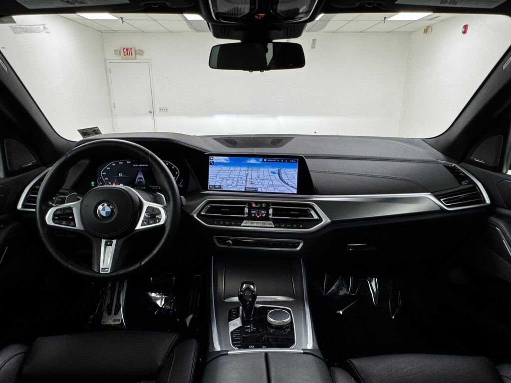 Used 2021 BMW X5 M50i image 16