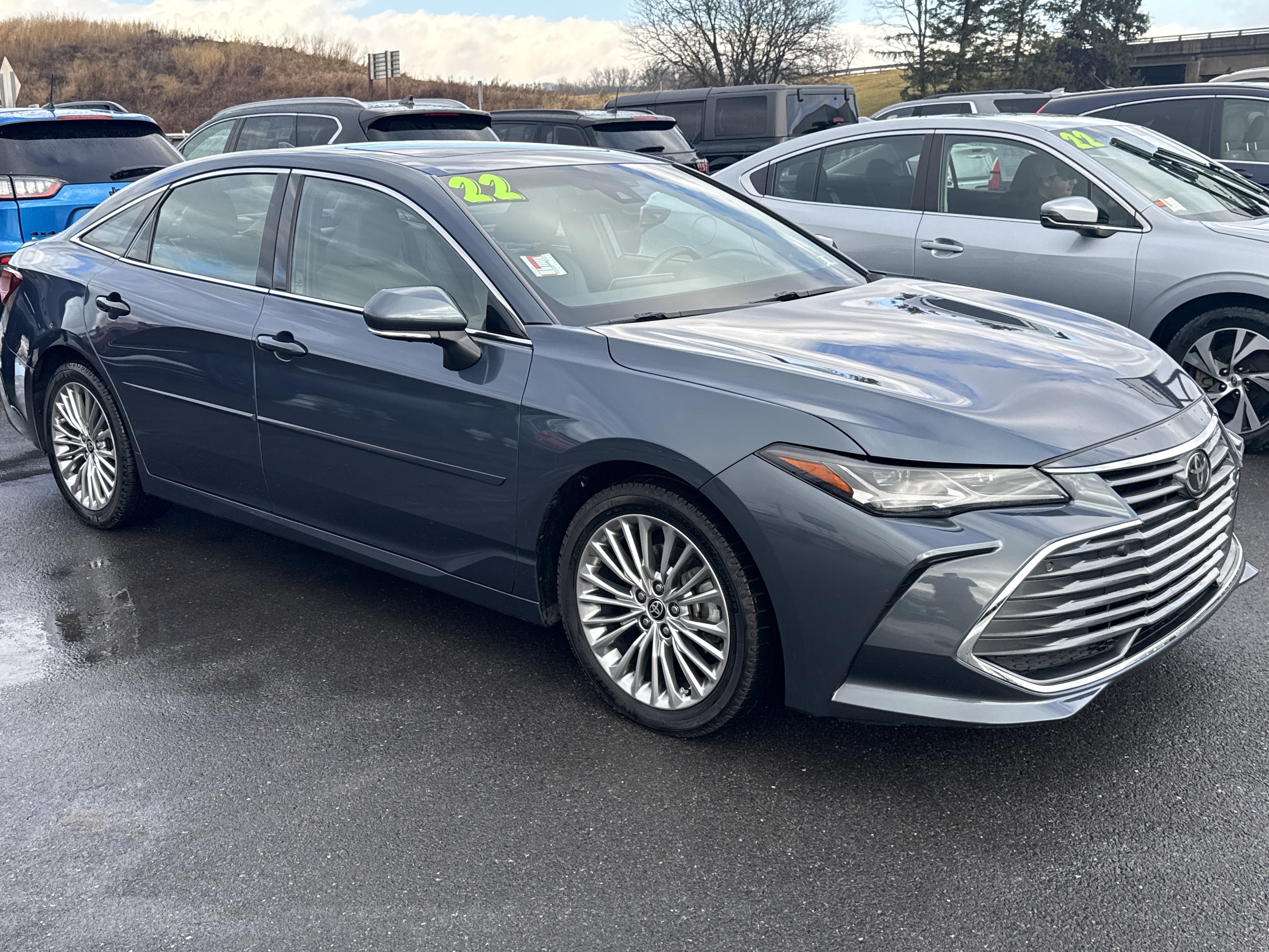 Used 2022 Toyota Avalon Limited image 1
