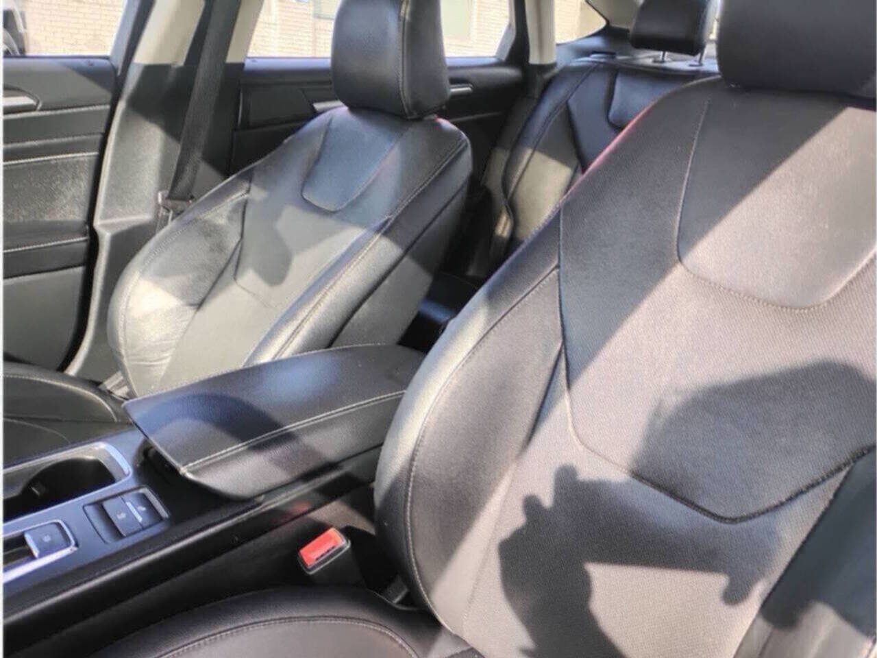 Used 2020 Ford Fusion Titanium image 22