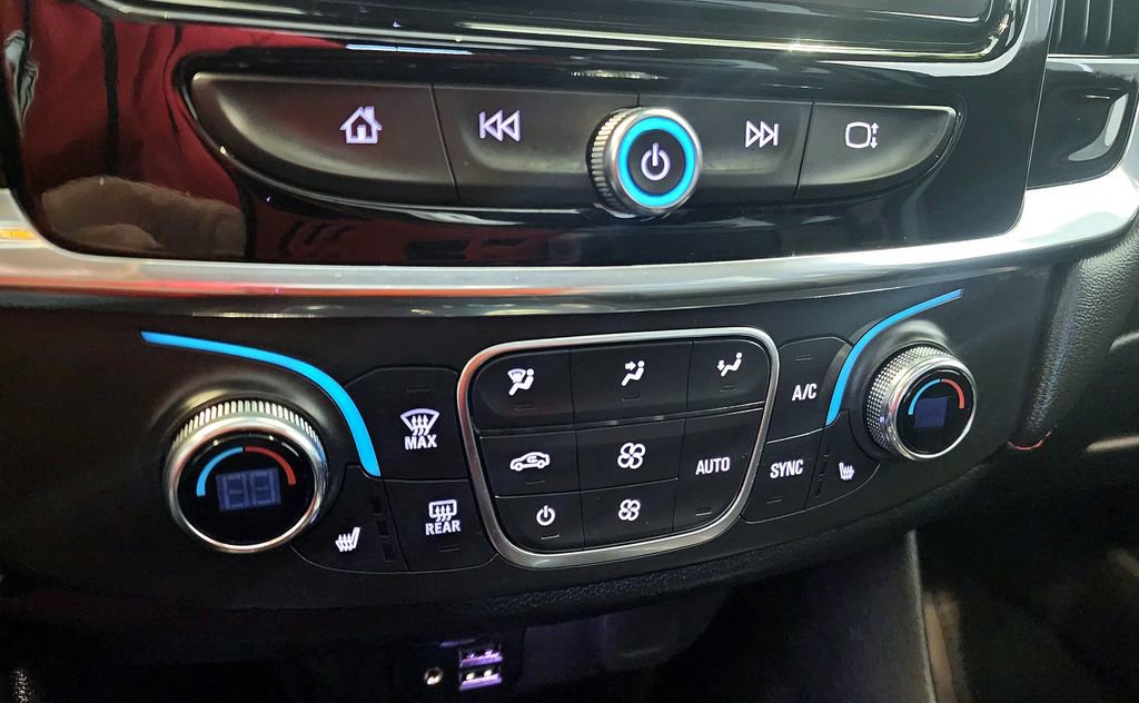 Used 2023 Chevrolet Traverse RS image 37