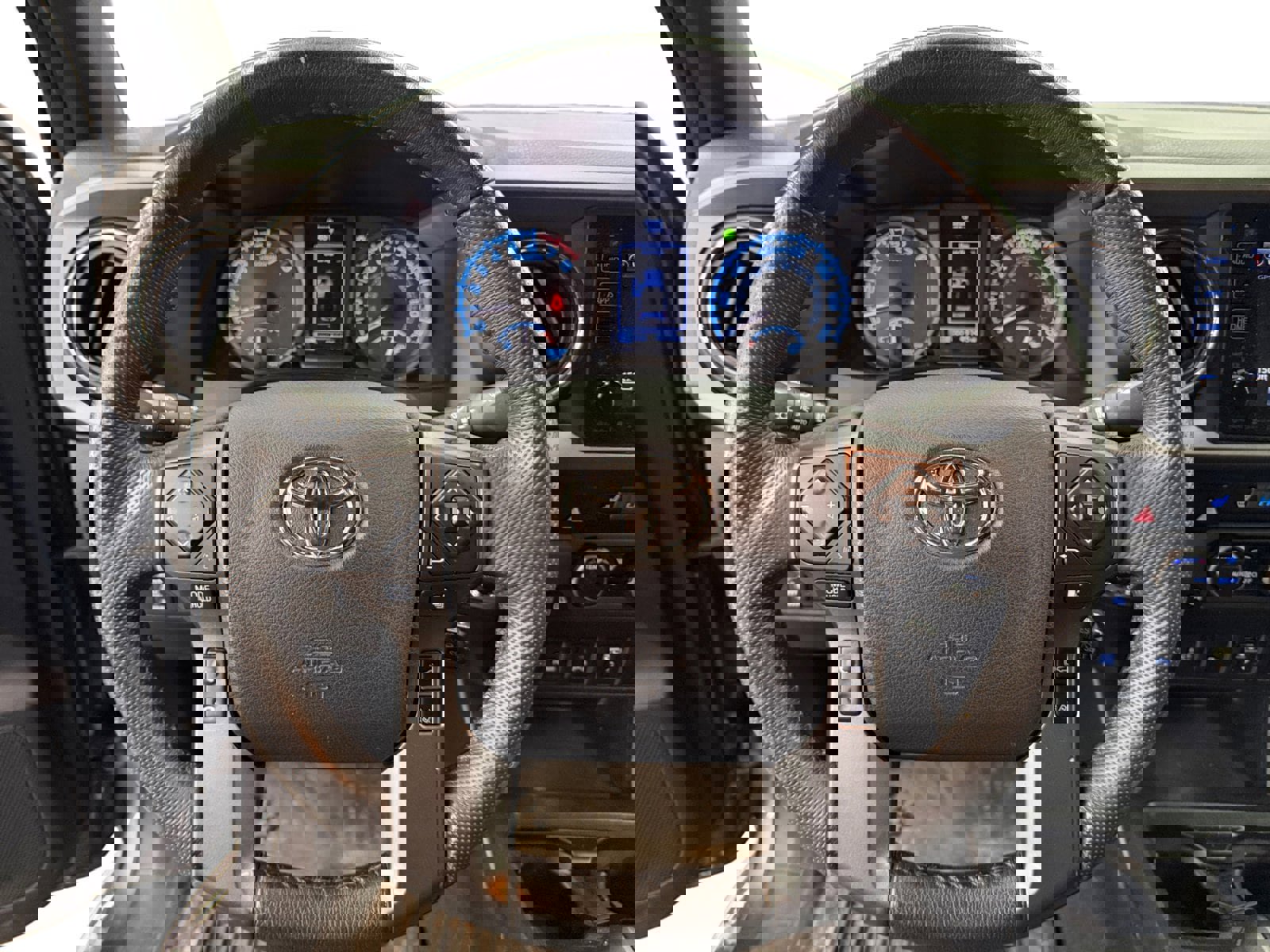 Used 2019 Toyota Tacoma TRD Off-Road image 14