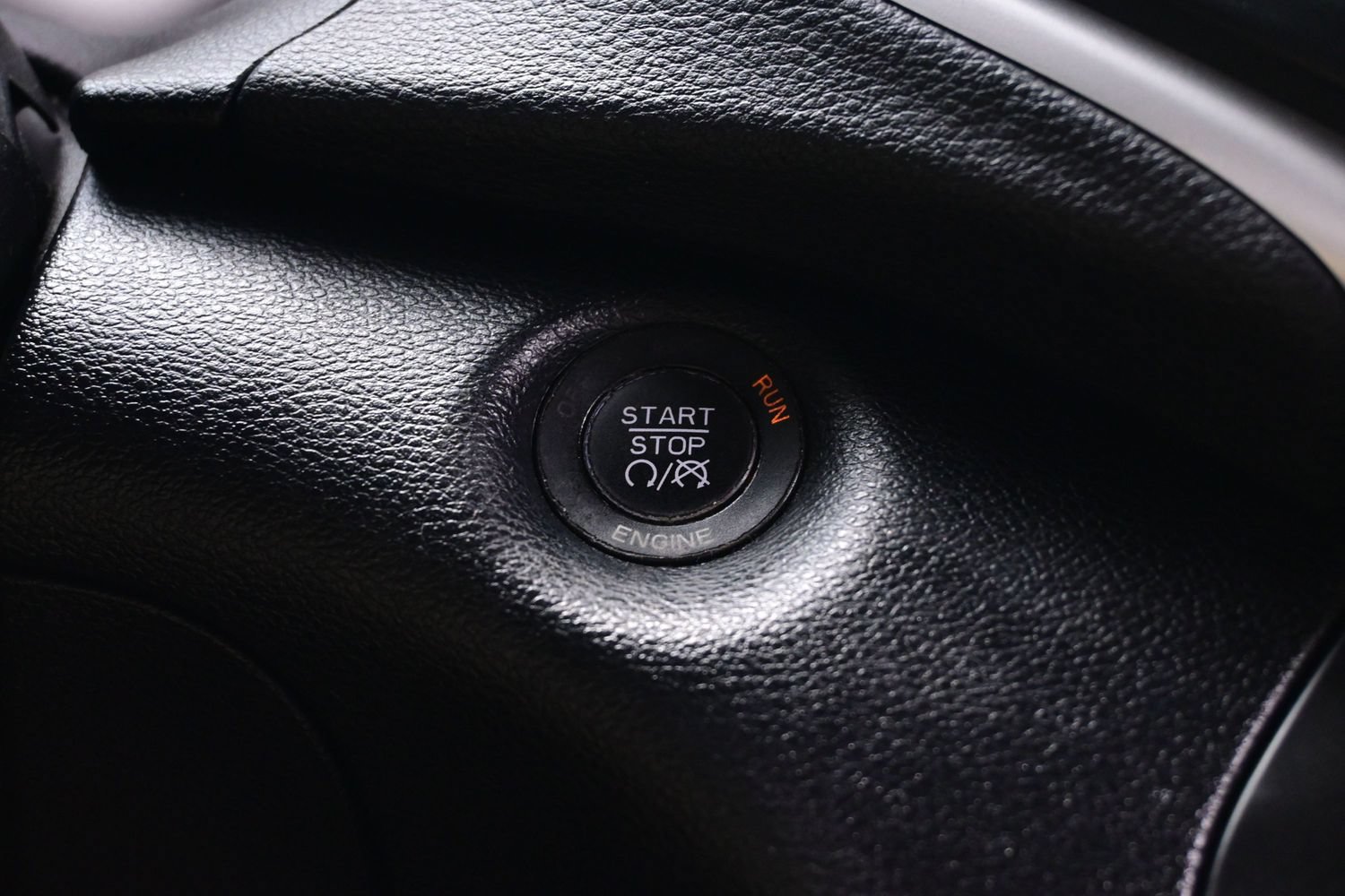 Used 2014 Jeep Cherokee Limited w/ Technology Group FWD image 25