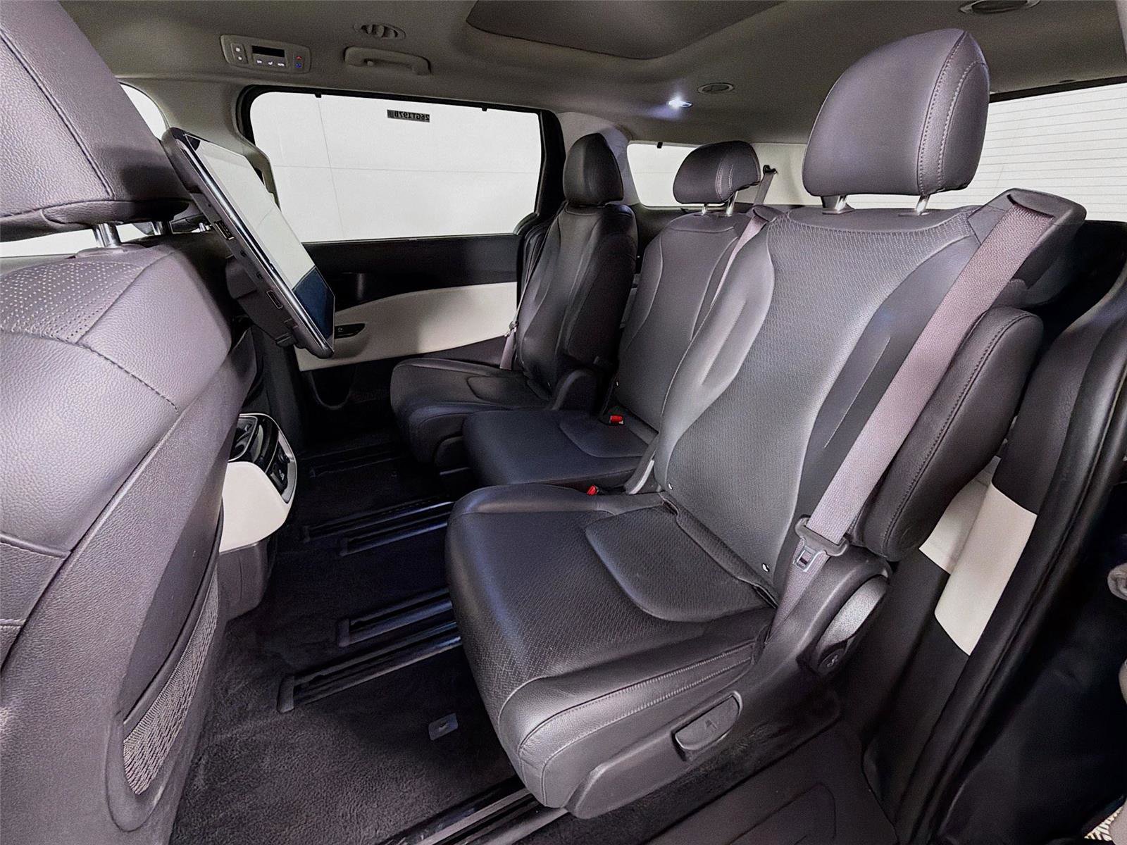 Used 2023 Kia Carnival SX Prestige image 23