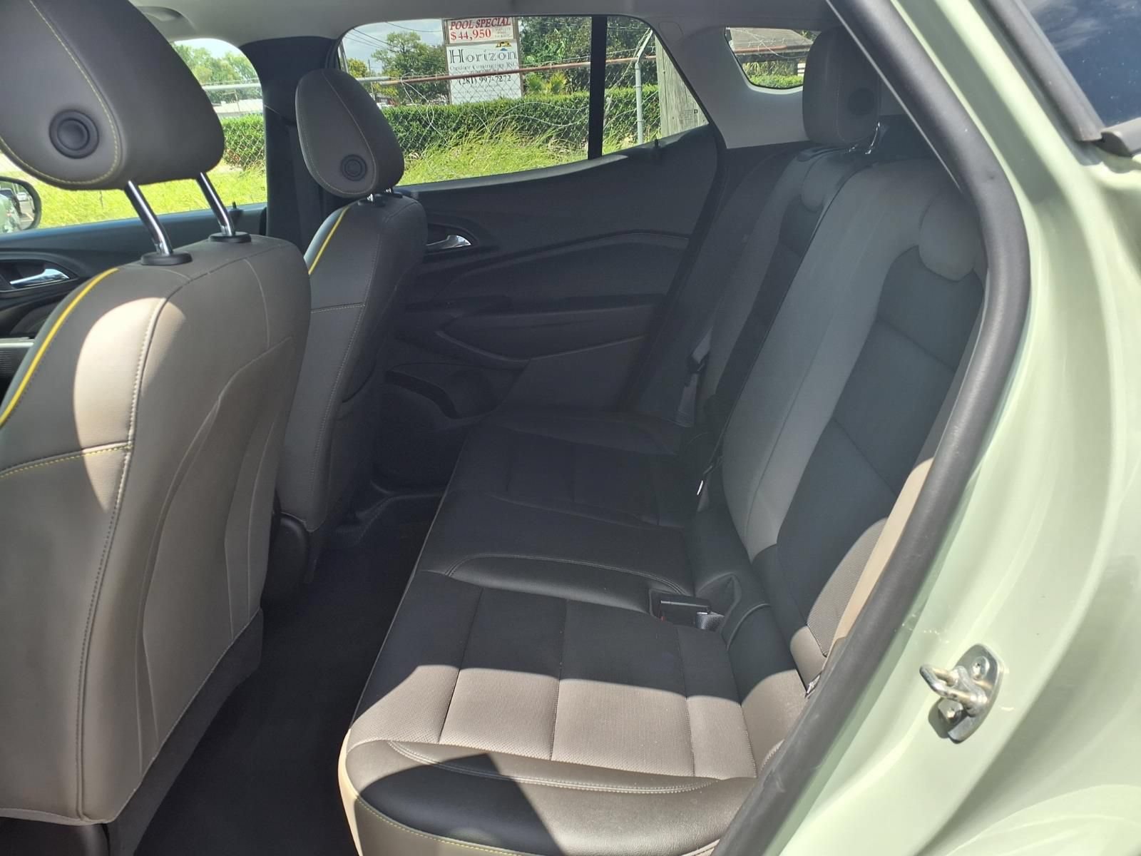 Used 2025 Chevrolet Trax ACTIV w/ Sunroof Package FWD image 18