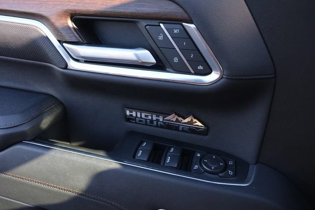 Used 2023 Chevrolet Silverado 1500 High Country w/ High Country Premium Package AWD/4WD image 23