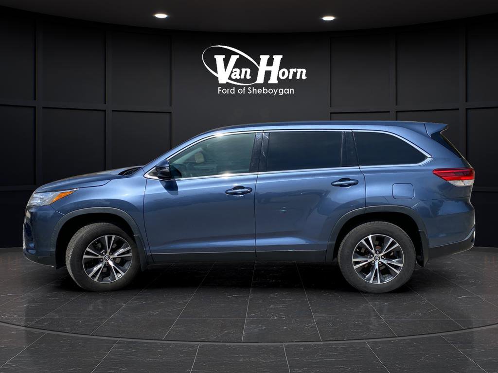 Used 2019 Toyota Highlander LE AWD/4WD image 4