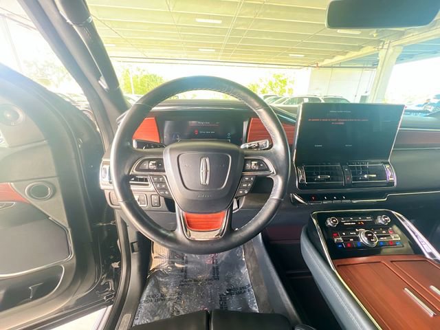 Used 2024 Lincoln Navigator Premiere image 14