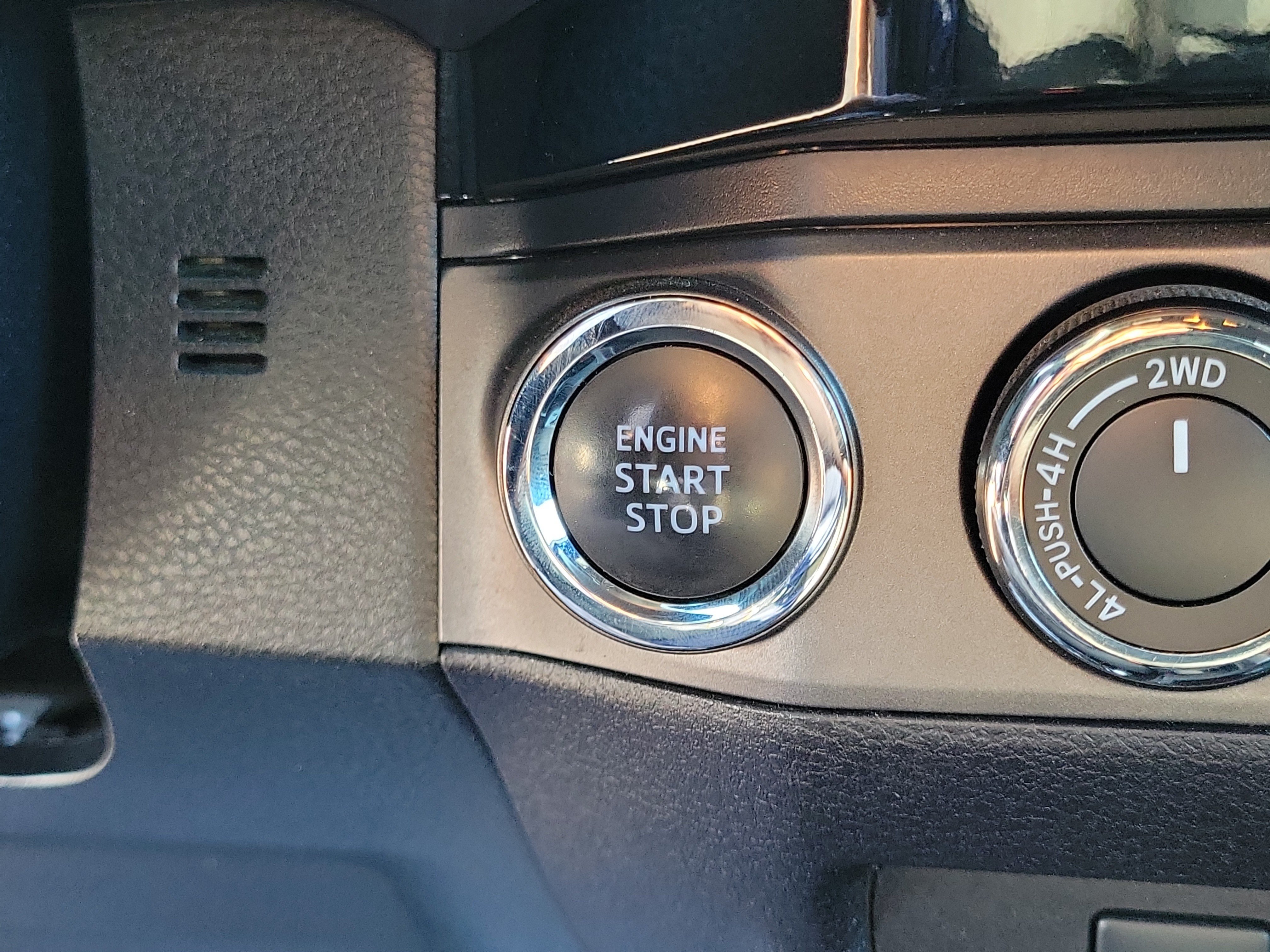 Used 2017 Toyota Tacoma TRD Off-Road w/ Tow Package (A/T) AWD/4WD image 28