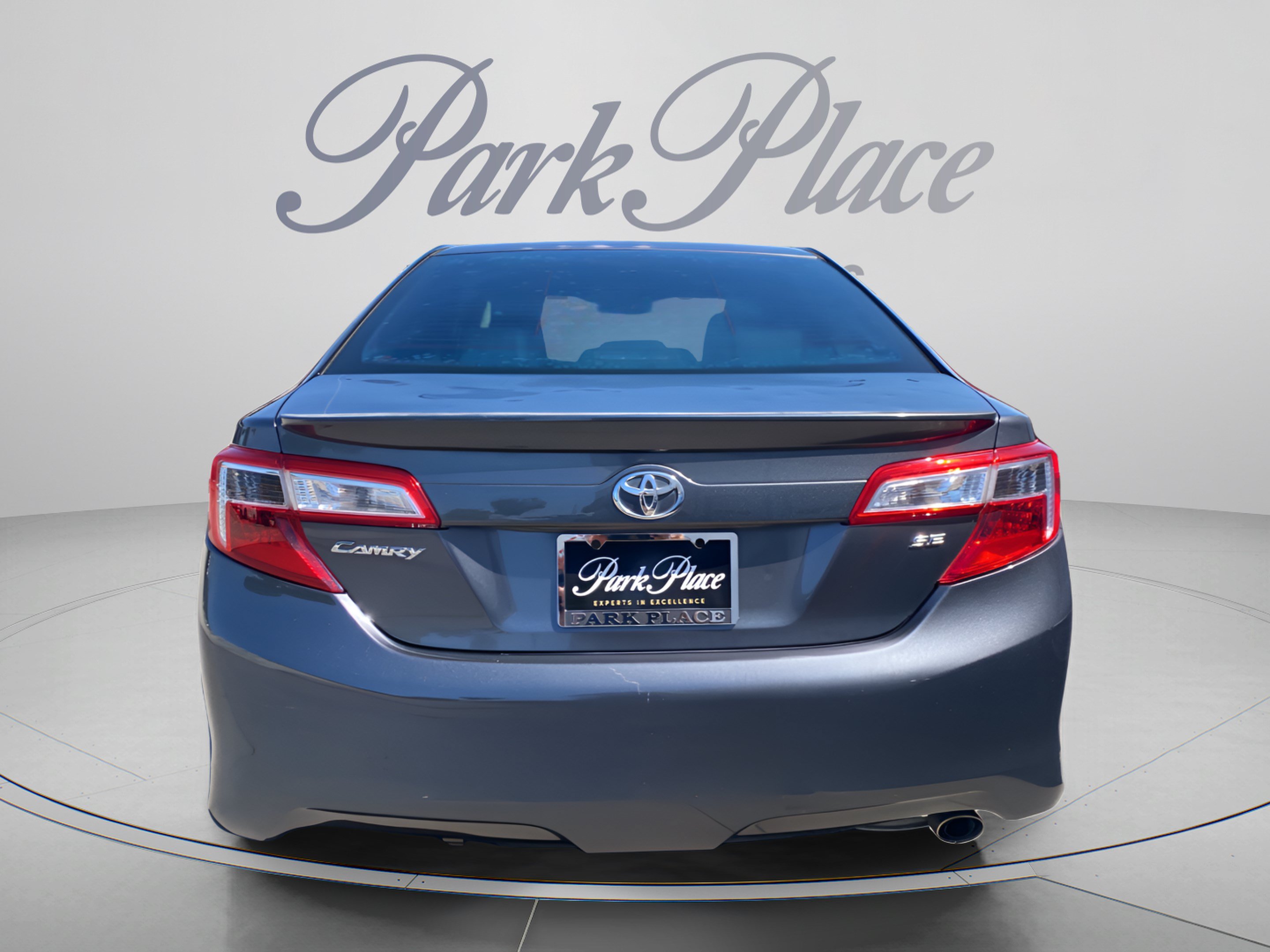 Used 2013 Toyota Camry SE FWD image 4