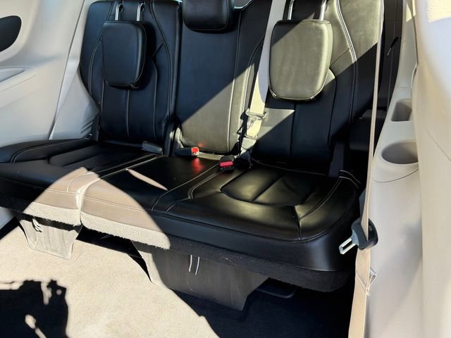 Used 2023 Chrysler Pacifica Touring-L image 23
