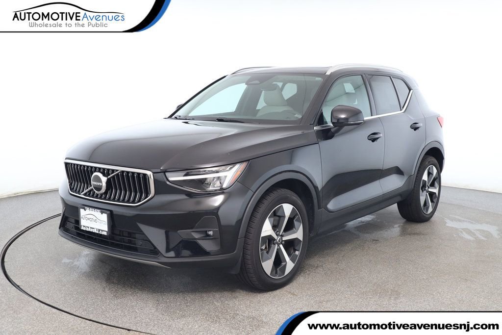 Used 2023 Volvo XC40 B5 Plus w/ Protection Package Premier