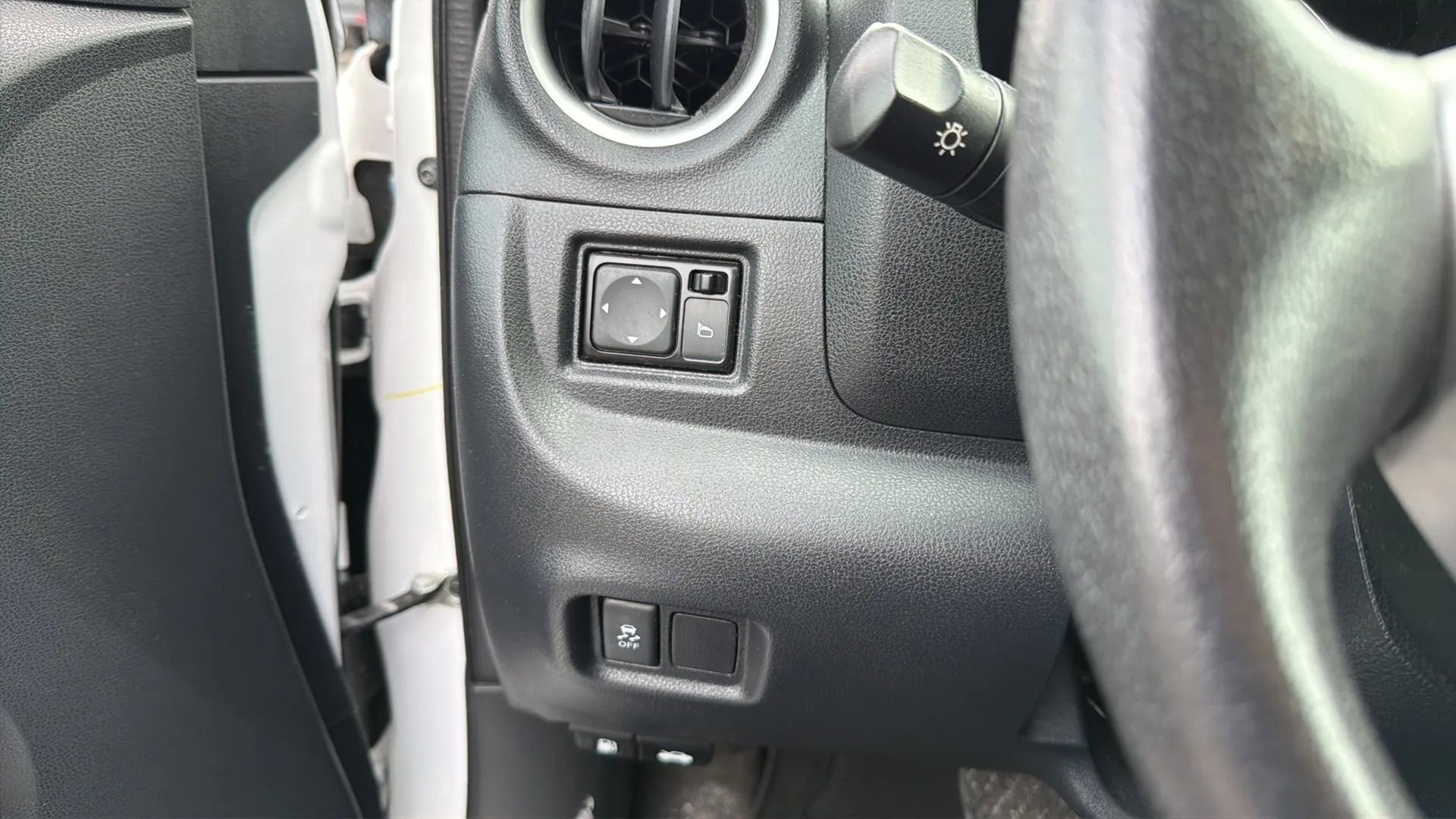 Used 2017 Nissan Versa SL image 21