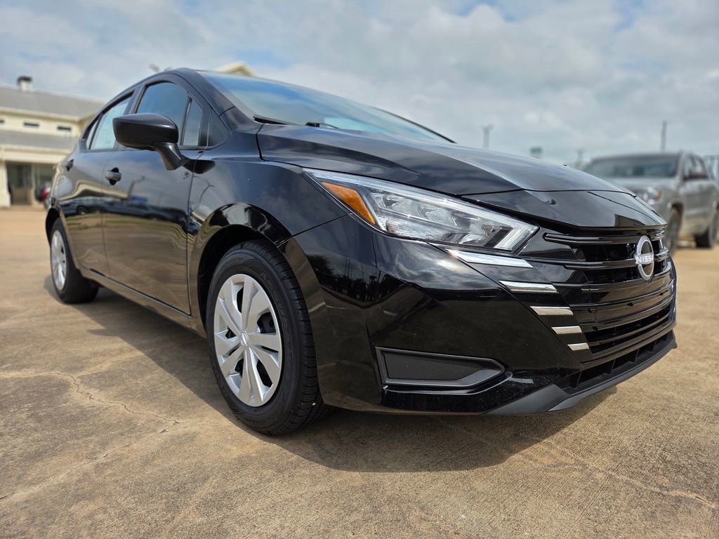 Used 2025 Nissan Versa S FWD image 5