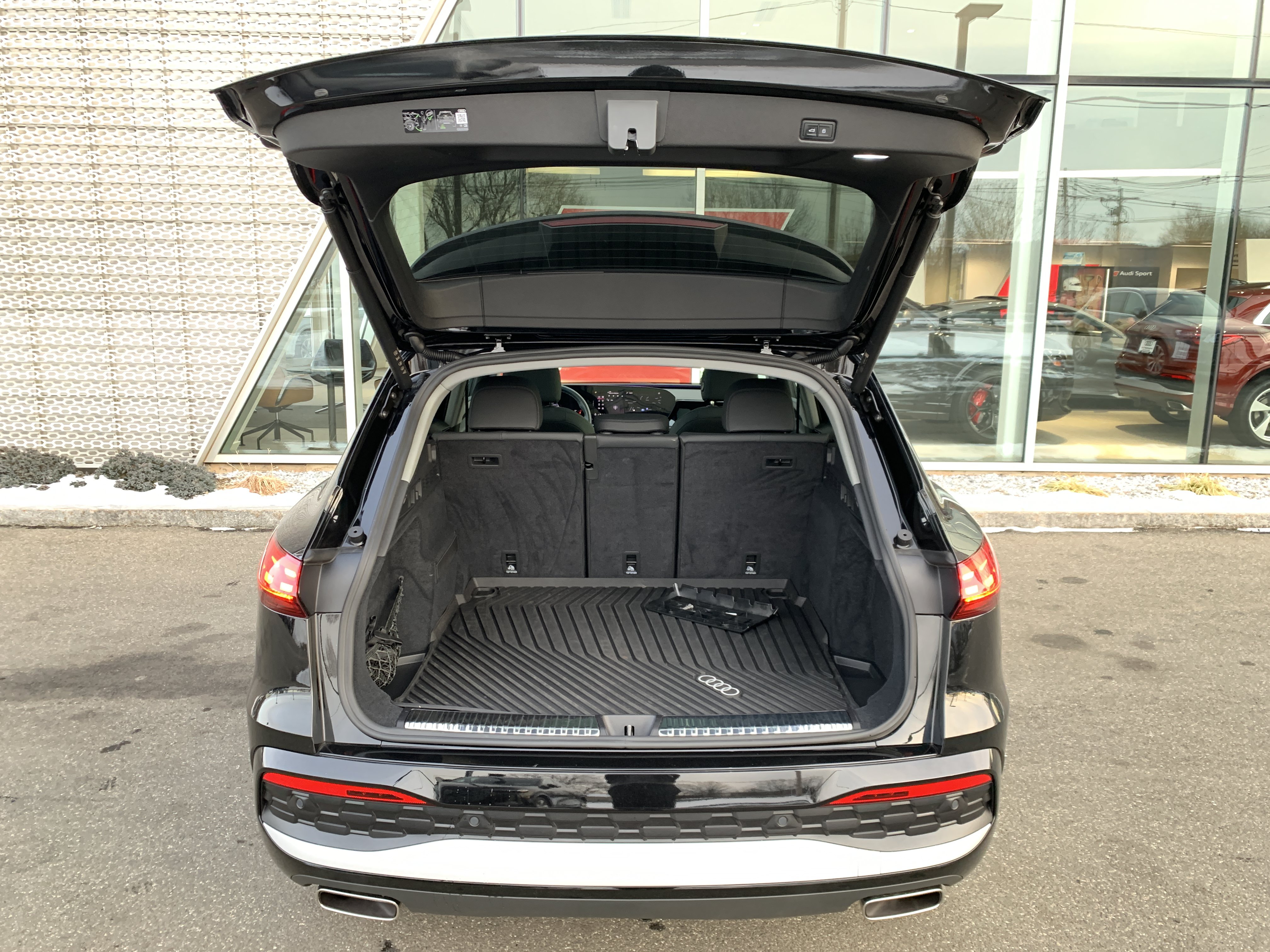 Certified 2025 Audi Q5 Premium w/ Convenience Package AWD/4WD image 18
