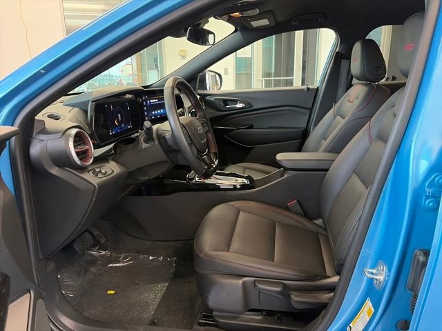 Used 2025 Chevrolet Trax RS w/ Driver Confidence Package image 23