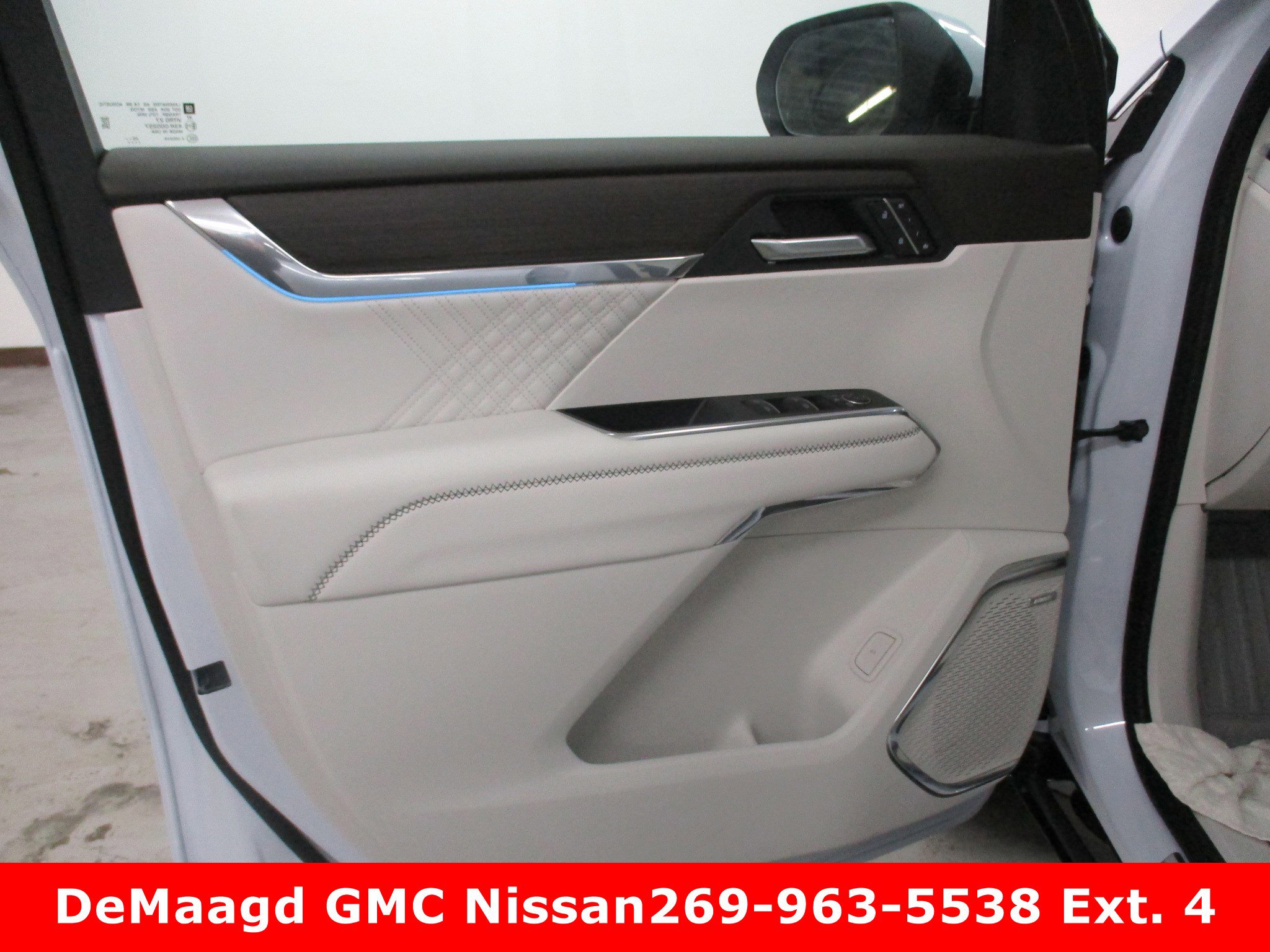 New 2026 GMC Acadia Denali w/ Super Cruise Package image 17