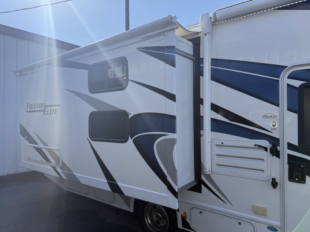 Used 2022 Ford E-450 and Econoline 450 Super Duty w/ Motorhome Prep Package RWD image 15