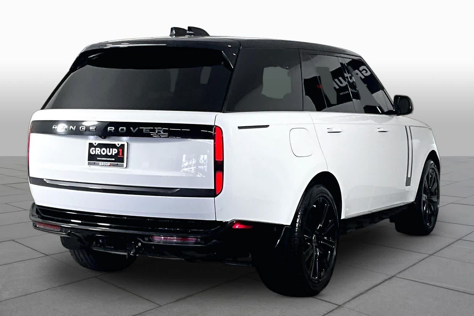 Used 2025 Land Rover Range Rover SE AWD/4WD image 12