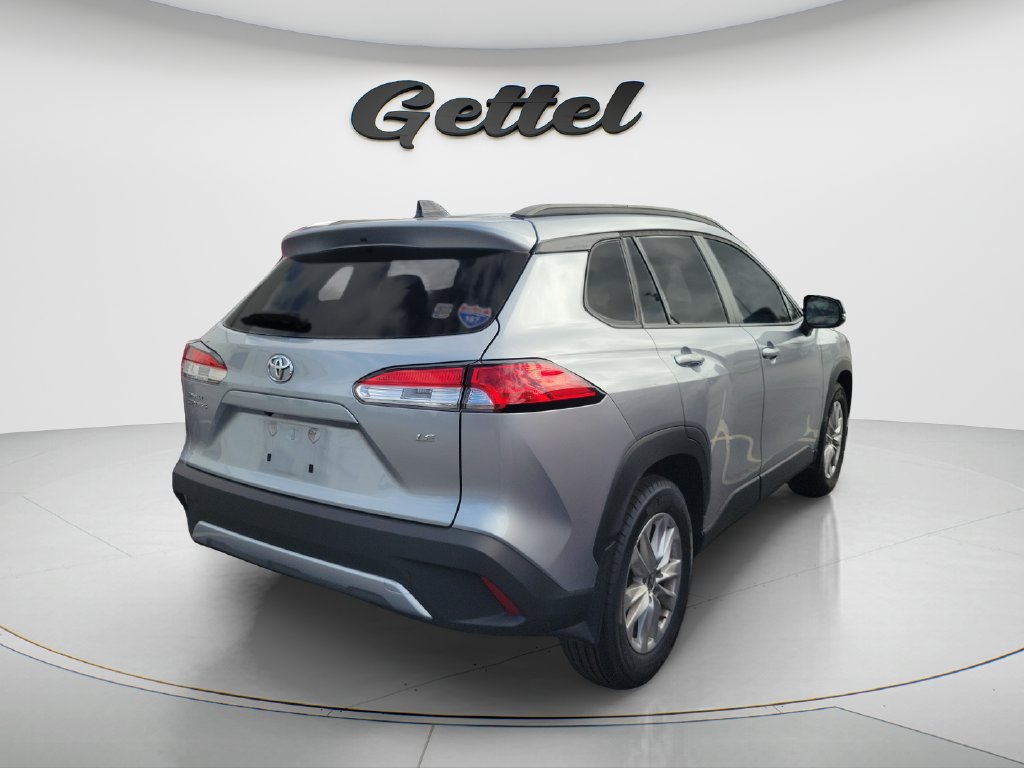 Used 2025 Toyota Corolla Cross LE FWD image 4