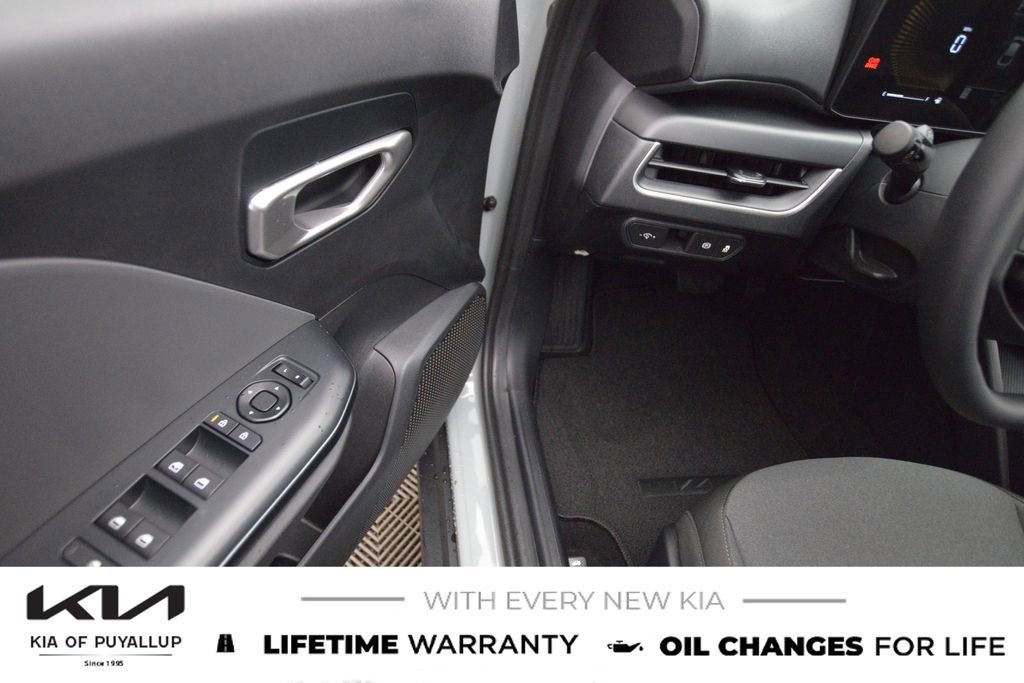 New 2025 Kia K4 LXS image 27